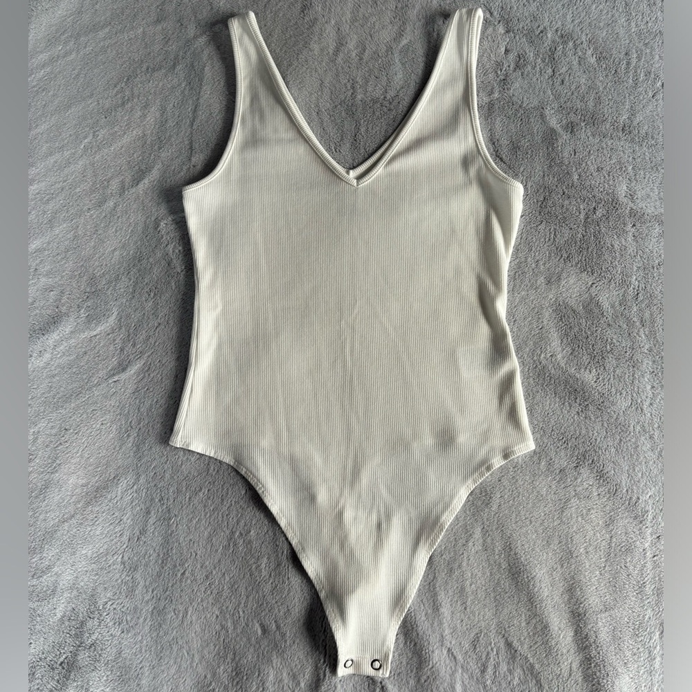 American Eagle V Neck Ribbed Bodysuit